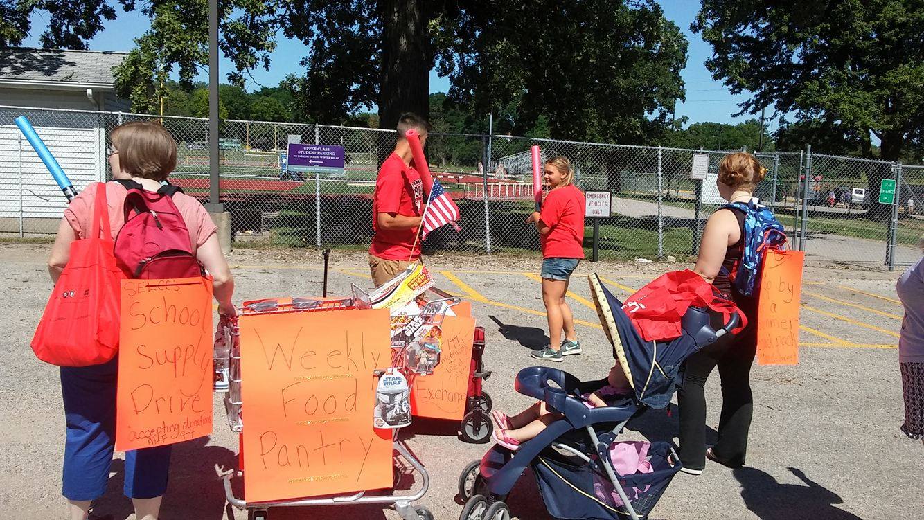 volunteers preparing for Mount Vernon Heritage Days parade 2017